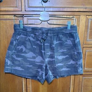 Athleta Camo Farallon Shorts size 6